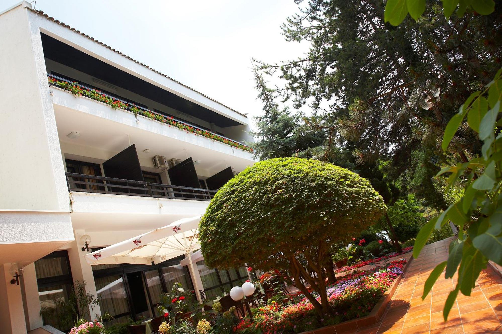 Hotel Pela أوهغيد المظهر الخارجي الصورة