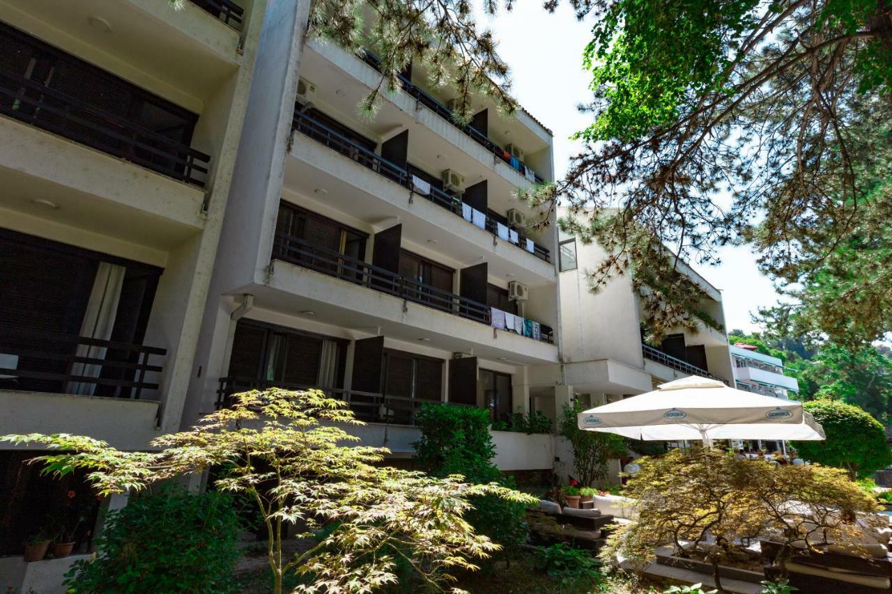 Hotel Pela أوهغيد المظهر الخارجي الصورة