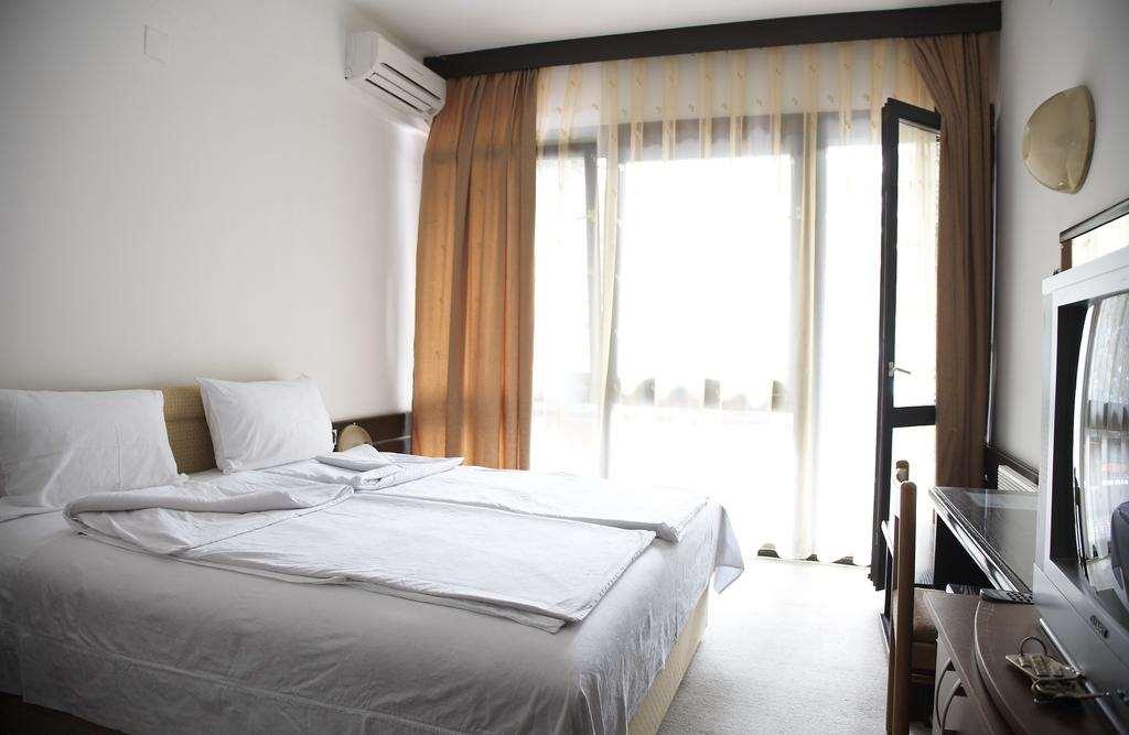 Hotel Pela أوهغيد الغرفة الصورة
