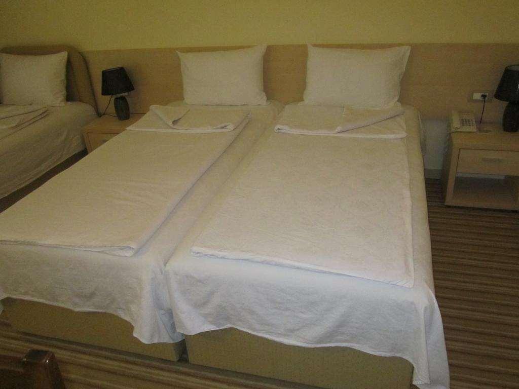 Hotel Pela أوهغيد الغرفة الصورة